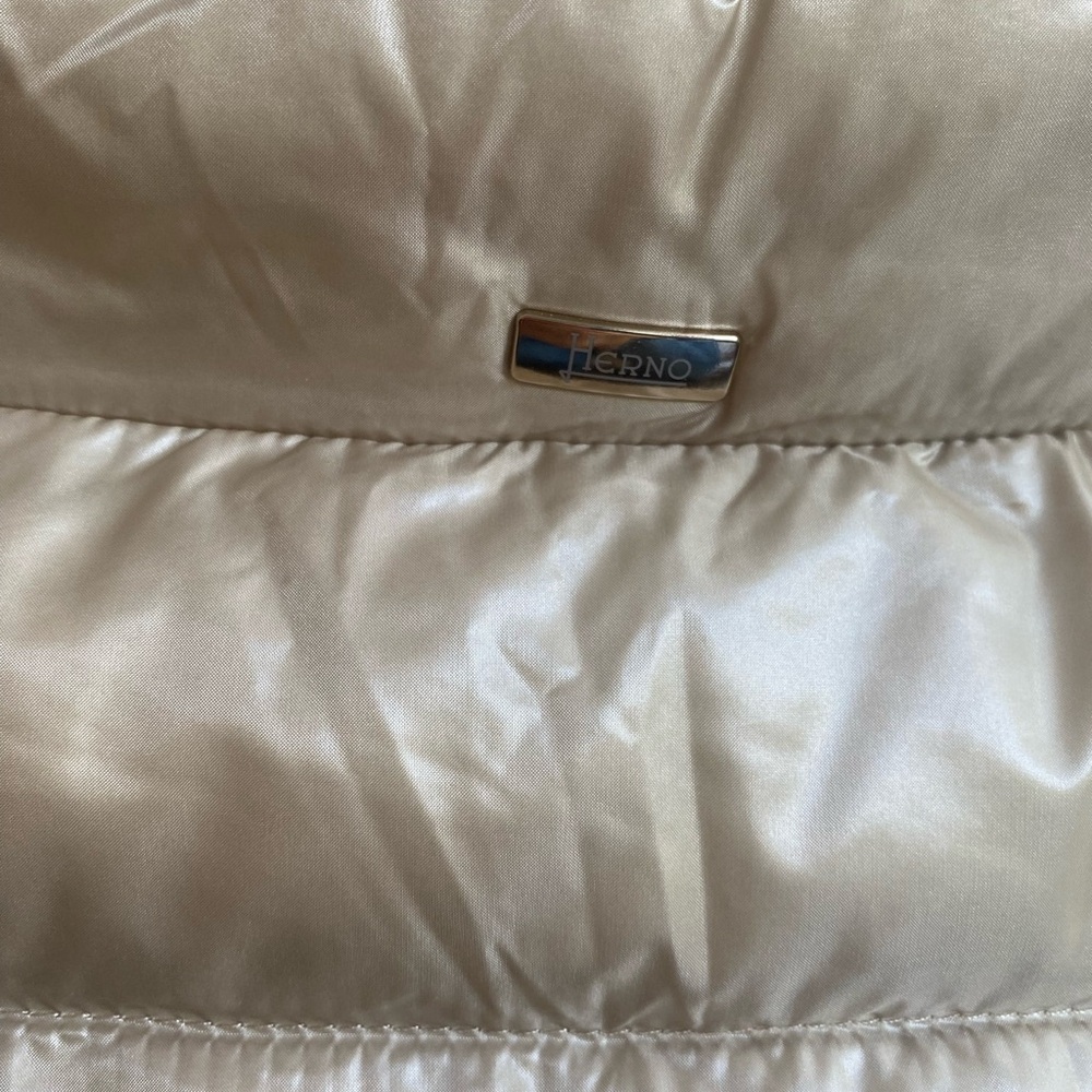 Herno Emilia Cap Sleeve Ultra Light Puffer Vest - Picture 7 of 16